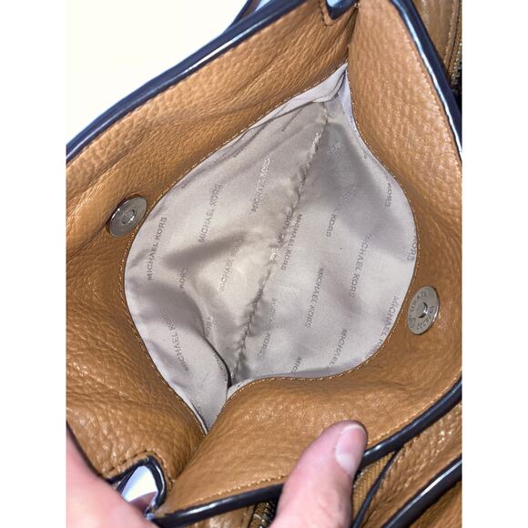 MICHAEL KORS, SMALL BROWN LEATHER CROSSBODY BAG (ASIS) - Picture 13 of 16